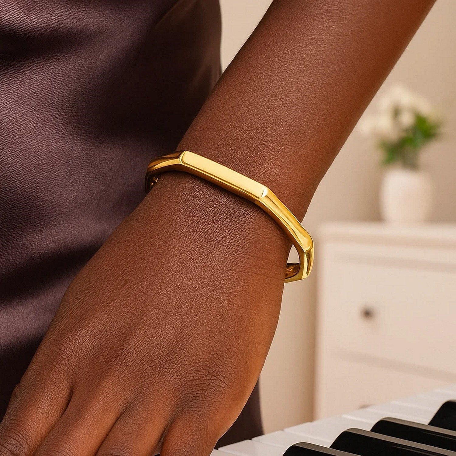 14k Yellow Gold High Polish Geometric Bangle (6.10 mm)