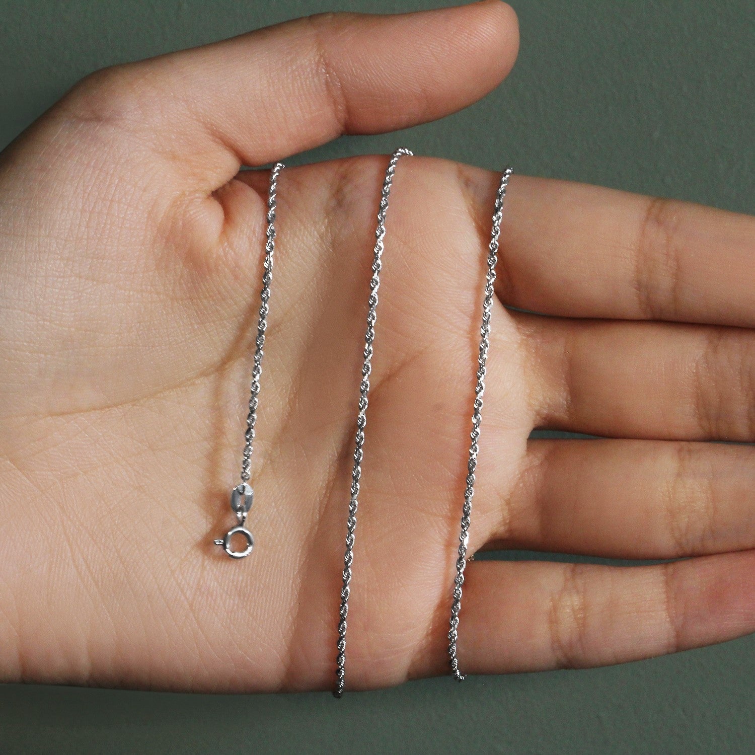 10k White Gold Solid Diamond Cut Rope Chain (1.40 mm) - Close-Up | BIJOLINA