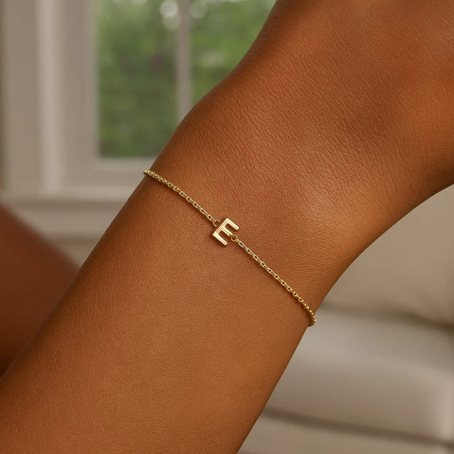 14K Yellow Gold Mini Initial E Bracelet - Close-Up | BIJOLINA