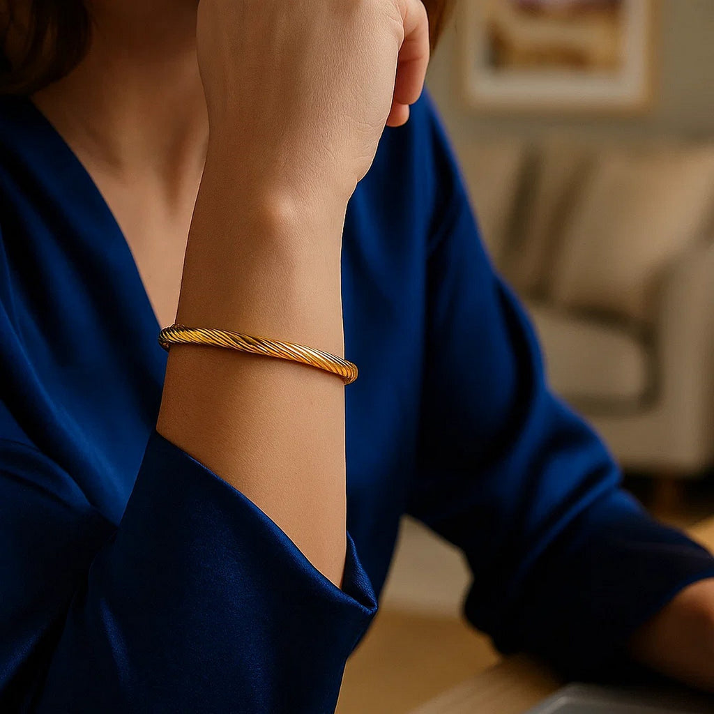 14k Yellow Gold Polished Cable Motif Bangle (5.00 mm)