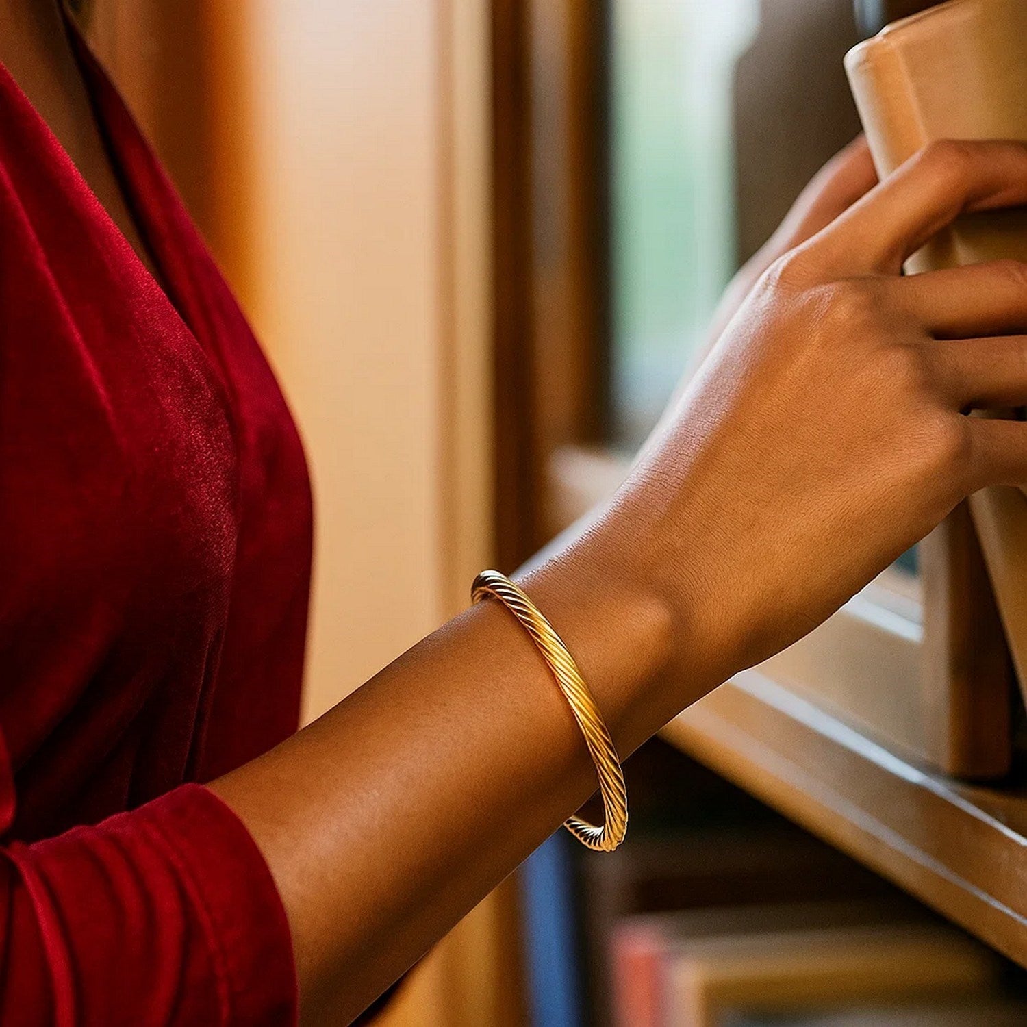 14k Yellow Gold Polished Cable Motif Bangle (5.00 mm)