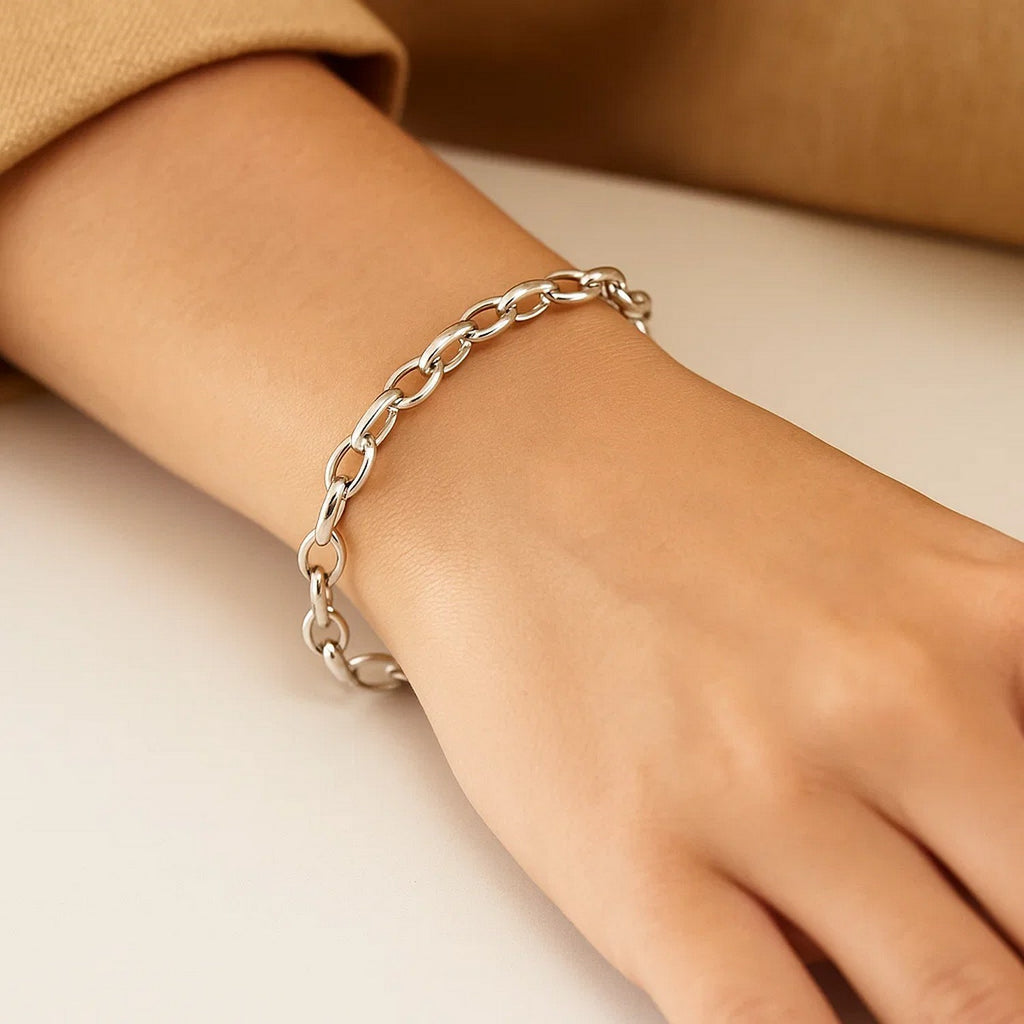 14k White Gold Oval Rolo Bracelet  (4.60 mm) - Close-Up | BIJOLINA