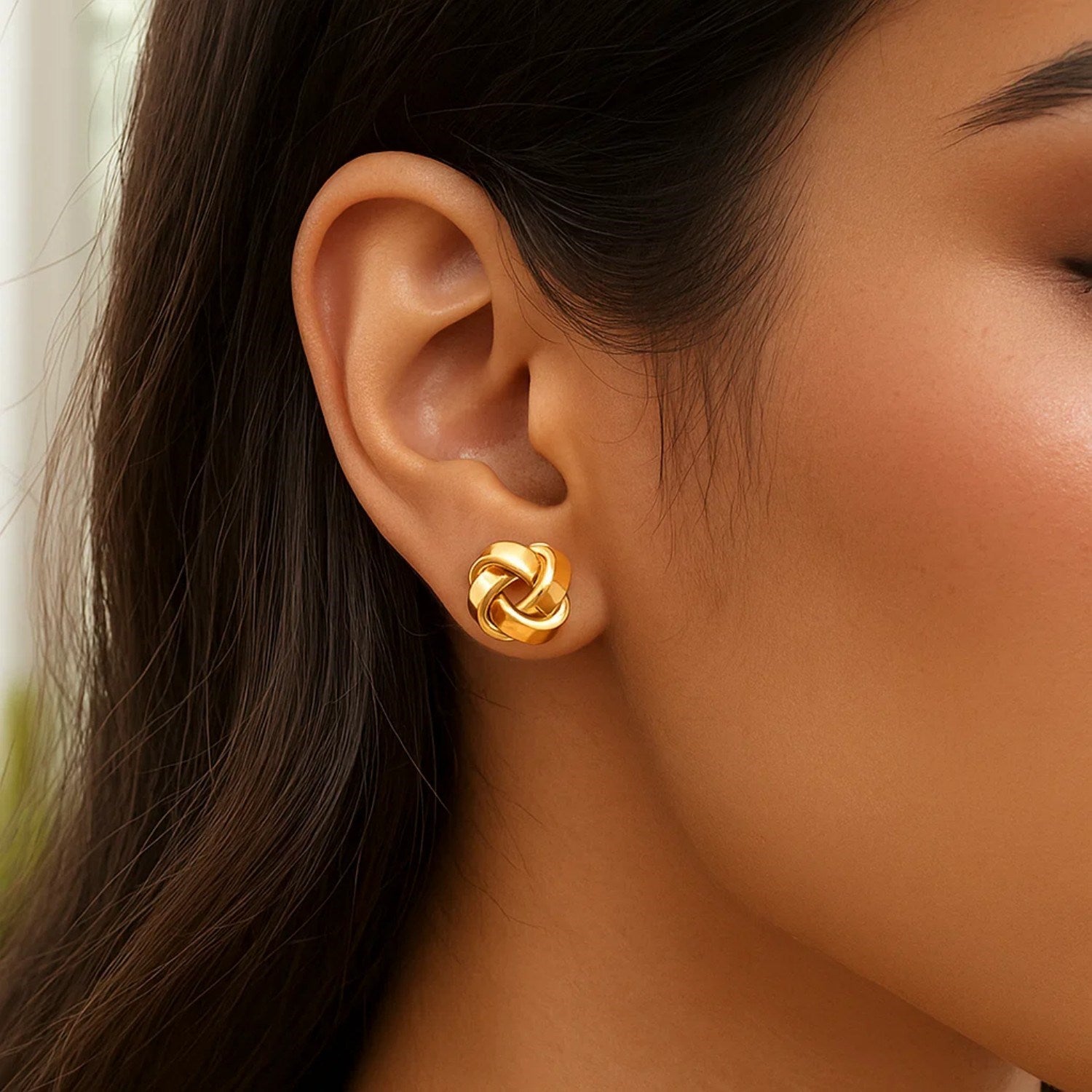 14k Yellow Gold Classic Love Knot Stud Earrings