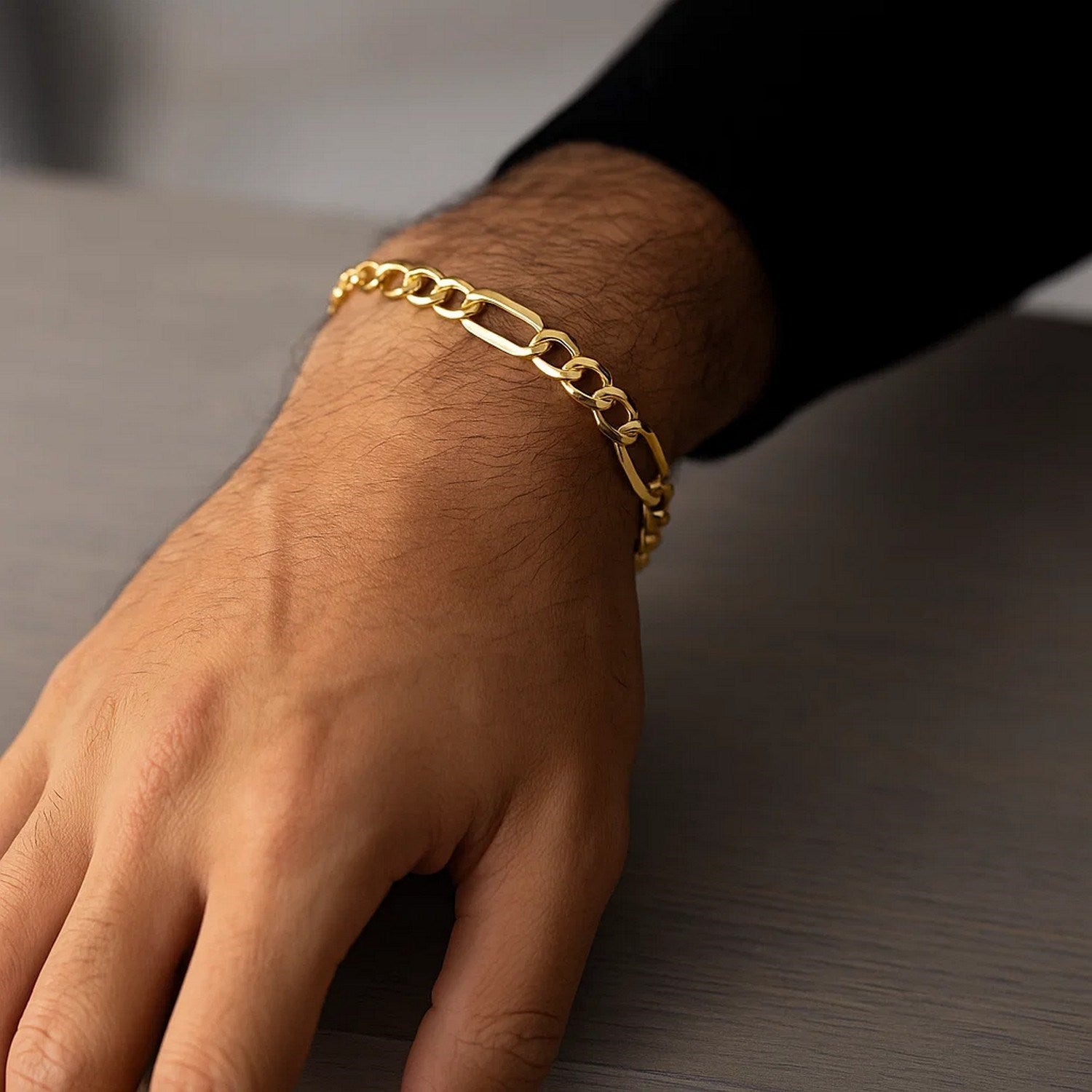 14k Yellow Gold Lite Figaro Bracelet (5.60 mm) - Close-Up | BIJOLINA