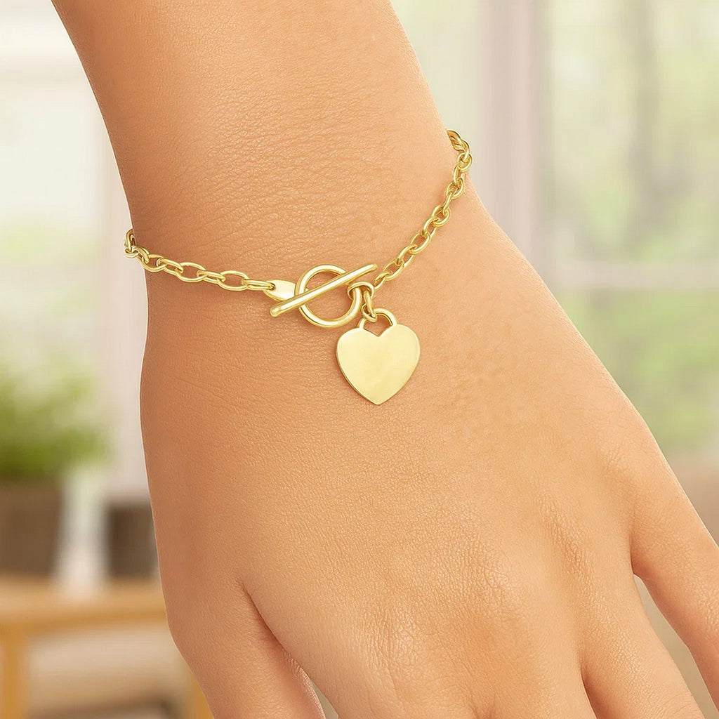 Toggle Bracelet with Heart Charm in 14k Yellow Gold (4.80 mm) - Close-Up | BIJOLINA