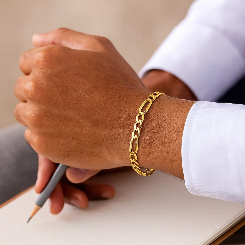 14k Yellow Gold Lite Figaro Bracelet (6.60 mm) - Close-Up | BIJOLINA