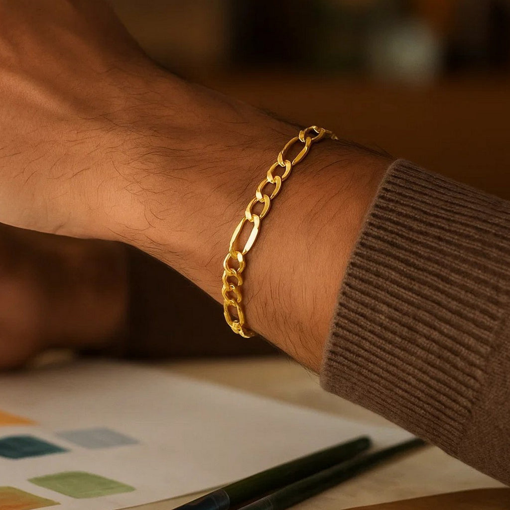14k Yellow Gold Lite Figaro Bracelet (6.60 mm) - Close-Up | BIJOLINA