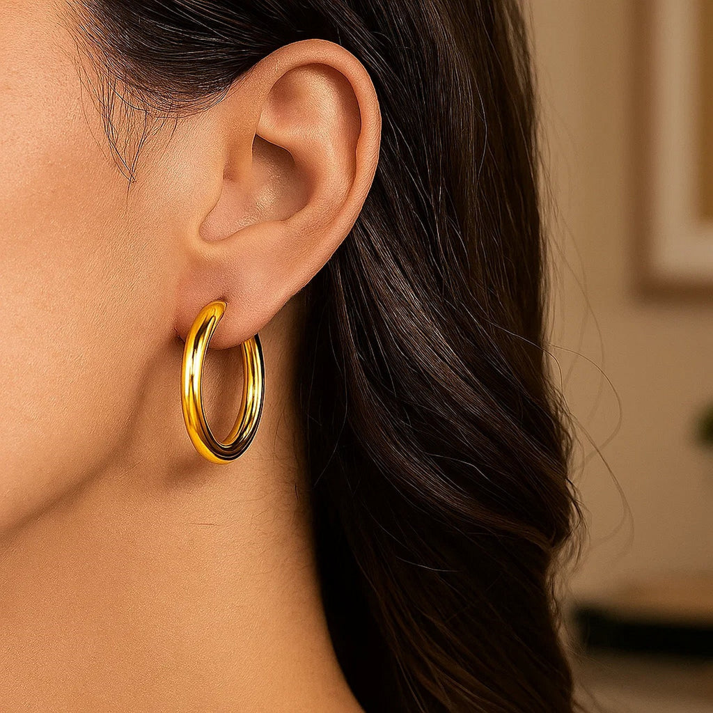 14k Yellow Gold Polished Hoop Earrings (4x25mm) - Detail | BIJOLINA