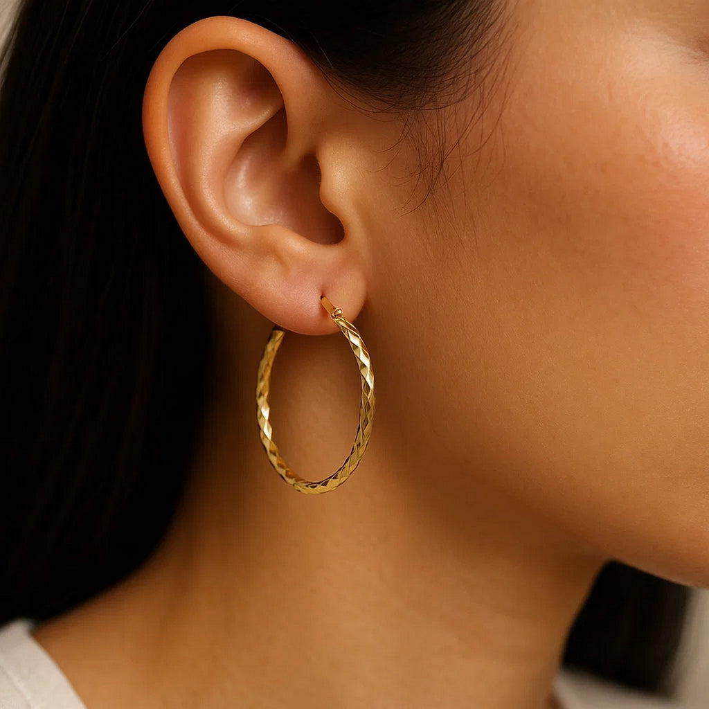 14k Yellow Gold Slender Hoop Earring with Diamond-Cut Finish (25mm Diameter)