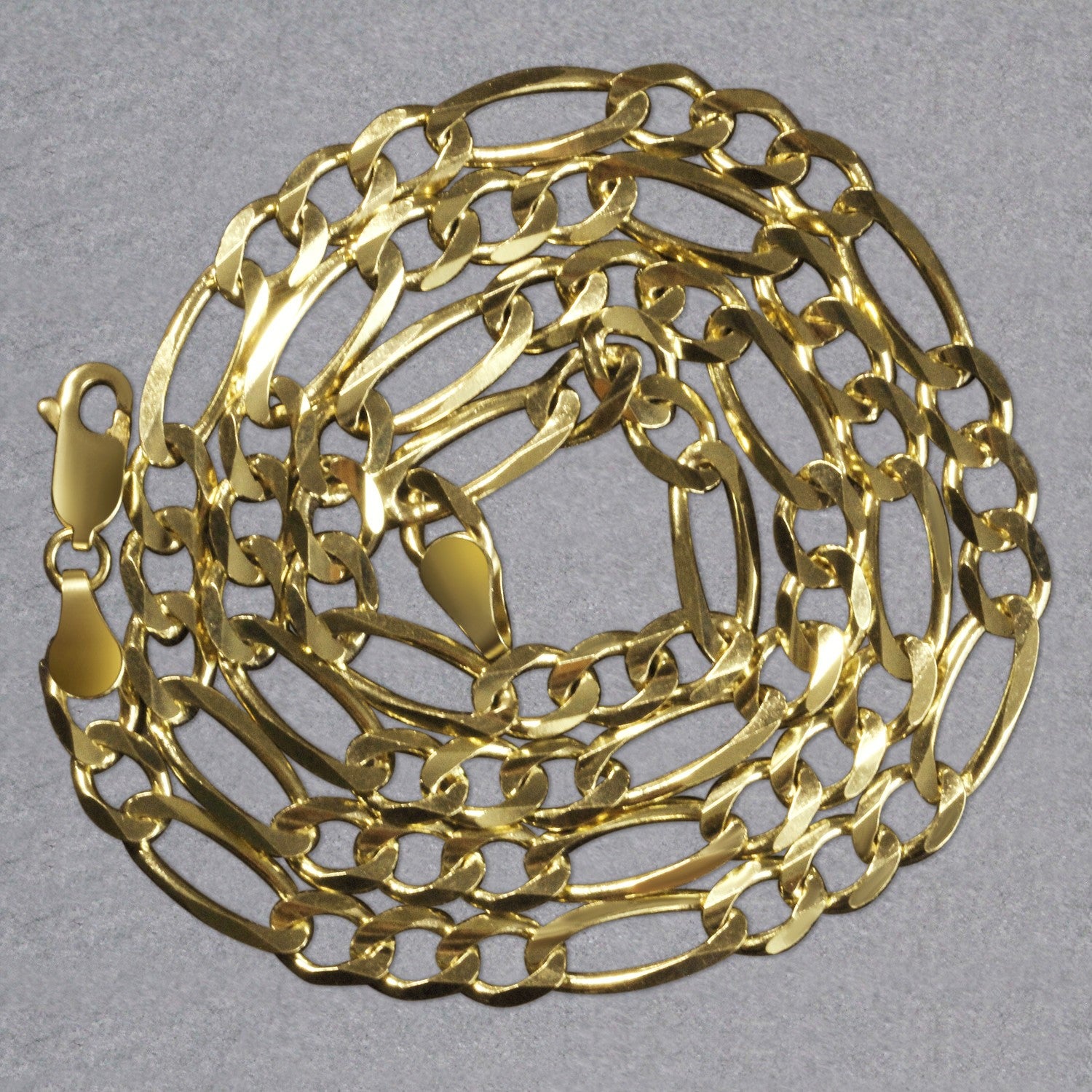 10K Yellow Gold Solid Figaro Chain (5.30 mm) - Close-Up | BIJOLINA