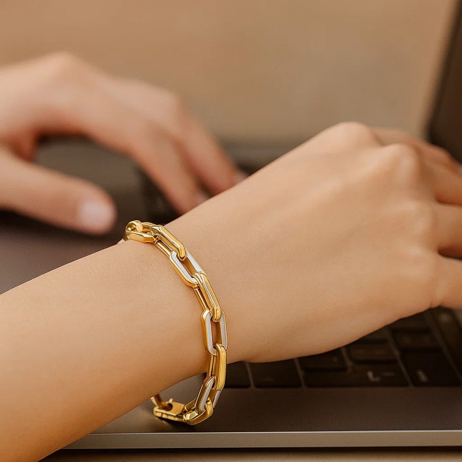 14k Yellow Gold MOP Paperclip Gem Link Bracelet (7.00 mm)